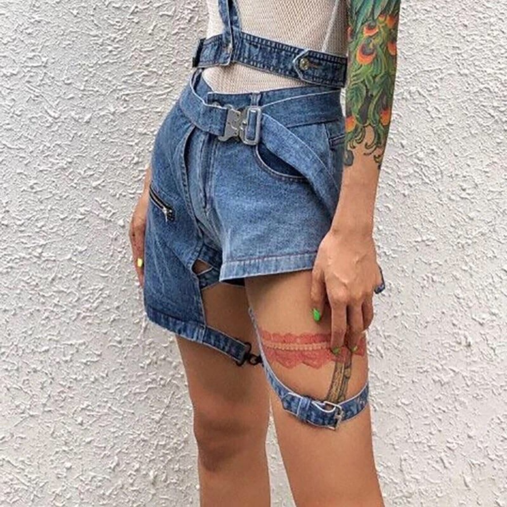 Raw garter short